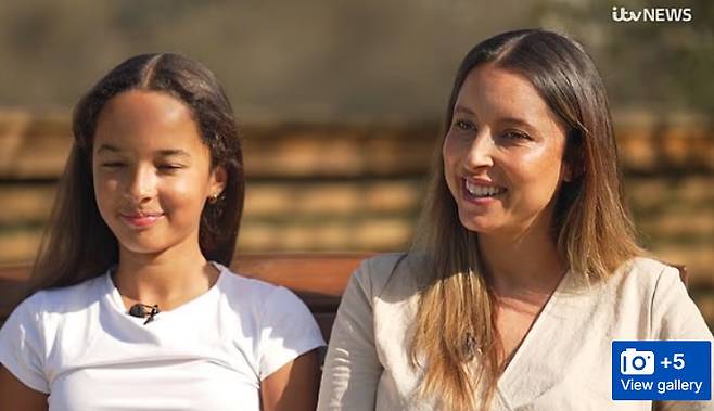 故 조 톰슨의 아내(오른쪽)와 딸. /사진=데일리 메일 갈무리