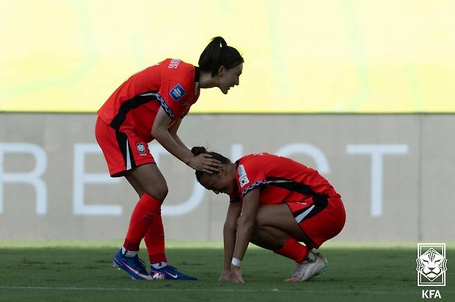 케이시 유진 페어(오른쪽)가 19일(한국시간) 브라질 쿠이아바의 아레나 판타날에서 열린 한국 대 잠비아의 '국제축구연맹(FIFA) 시리즈 2026' 최종 3차전에서 골 세리머니를 펼치고 있다. /사진=대한축구협회 제공