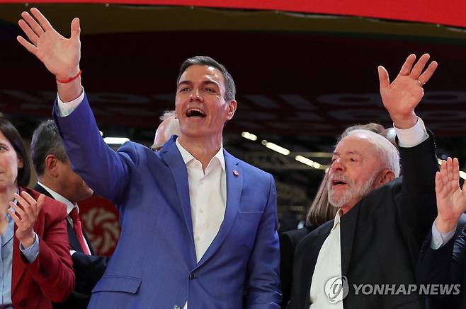 '글로벌 진보 동원' 행사의 산체스 총리와 룰라 대통령 [로이터 연합뉴스 자료사진. 재판매 및 DB 금지]