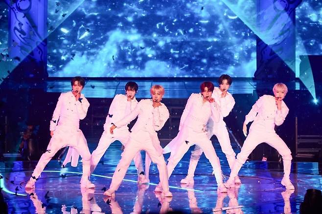 그룹 NCT WISH가 첫 번째 단독 앙코르 콘서트 'NCT WISH 1st CONCERT TOUR 'INTO THE WISH : Our WISH' ENCORE IN SEOUL'에서 무대를 선보이고 있다./사진제공=SM엔터테인먼트