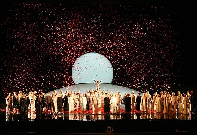 잔니 스키키 공연 모습.