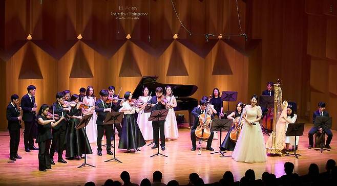 장애·비장애 연주자가 함께하는 클래식 연주 단체 가온 솔로이스츠의 제7회 정기연주회 ‘어린이 정경’이 지난 18일 서울 예술의전당에서 펼쳐졌다. <가온 솔로이스츠 제공>