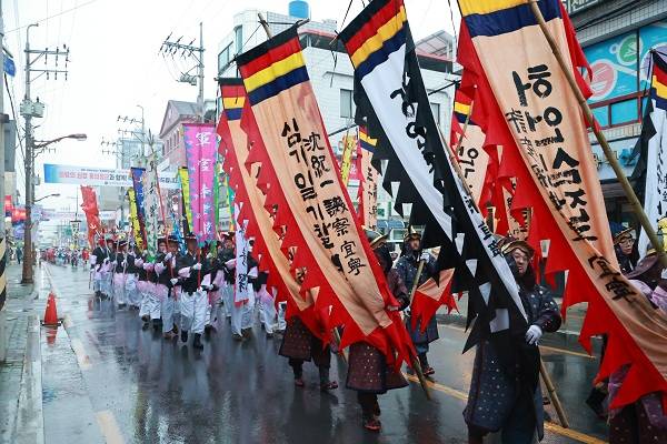 1000여명이 참여한 의병출정 퍼레이드 모습. / 의령군