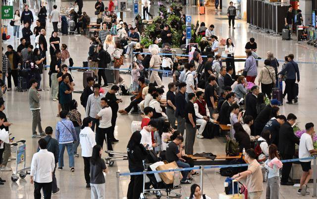 인천공항에서 여행객들이 탑승하고 있다.[사진=아주경제DB]