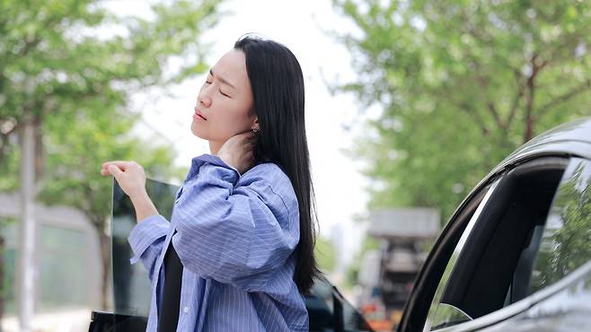 교통사고 후의 두통이나 어지럼증은 신경계 조절 시스템에 이상이 생긴 것이 원인일 수 있다｜출처: 클립아트코리아