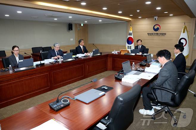 사진은 방송미디어통신위원회 제1차 전체회의 당시. 2026.4.10 ⓒ 뉴스1 이광호 기자