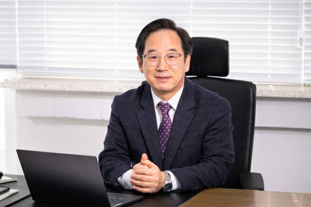 김두현 이노베이션아카데미 학장. 연구소와 학계, 관계에서 다양한 경험을 쌓았다.