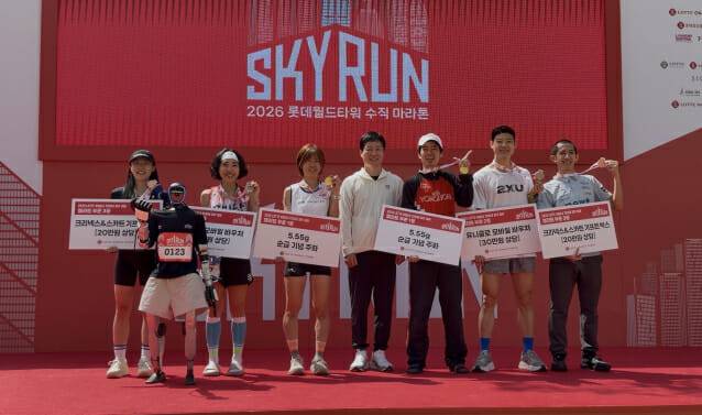 '2026 롯데월드타워 스카이런'에 휴머노이드 로봇 '로이'가 투입됐다. (사진=롯데이노베이트)