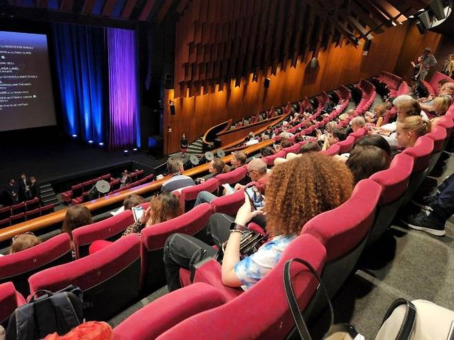 유럽의 극장들이 속속 AI를 도입하고 있다. 연합뉴스