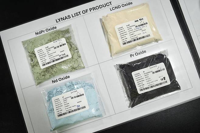 8일 말레이시아 동부 게벵에 위치한 호주 광산 회사 라이너스의 희토류 화합물 샘플. /연합뉴스
