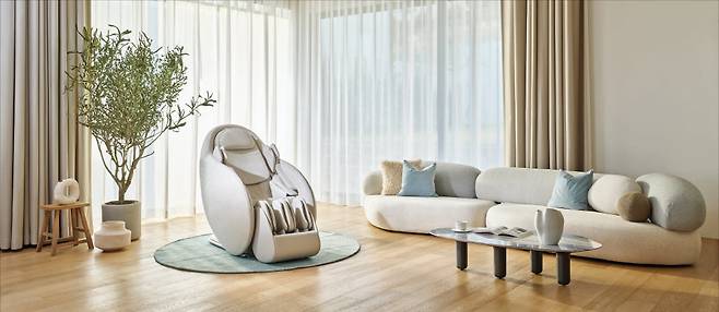 세라젬의 프리미엄 안마의자 ‘파우제 M8 Fit’.  세라젬 제공