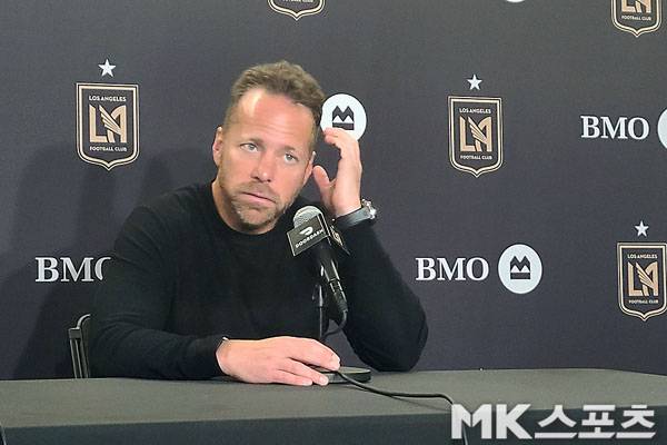 마크 도스 산토스 LAFC 감독이 기자회견을 갖고 있다. 사진(美 로스앤젤레스)= 김재호 특파원