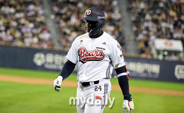 두산 카메론이 아쉬워하고 있다 / 잠실 = 유진형 기자 zolong@mydaily.co.kr