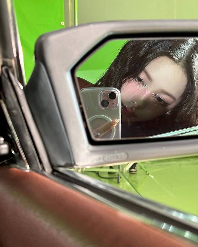 2024년 윔지컬 메이크업을 선보인 카리나. 에스파 카리나 인스타그램 @katarinabluu