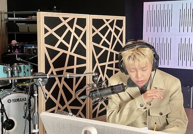 가수 임영웅이 세계적인 유튜브 크리에이터로 알려진 ‘MrBeast(미스터비스트)’의 대형 콘텐츠에 한국어 더빙으로 참여하며 이색적인 글로벌 콘텐츠 협업 행보를 보였다. 물고기뮤직 제공, 뉴시스