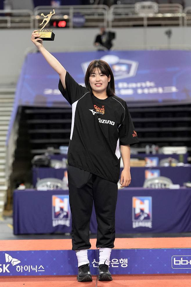 한국핸드볼연맹은 20일 신한 SOL뱅크 2025~2026 핸드볼 H리그 정규리그 MVP 선정 결과, 여자부 최지혜와 남자부 이요셉이 각각 주인공으로 낙점됐다고 공식 발표했다. 사진은 SK 슈가글라이더즈 최지혜. 한국핸드볼연맹 제공