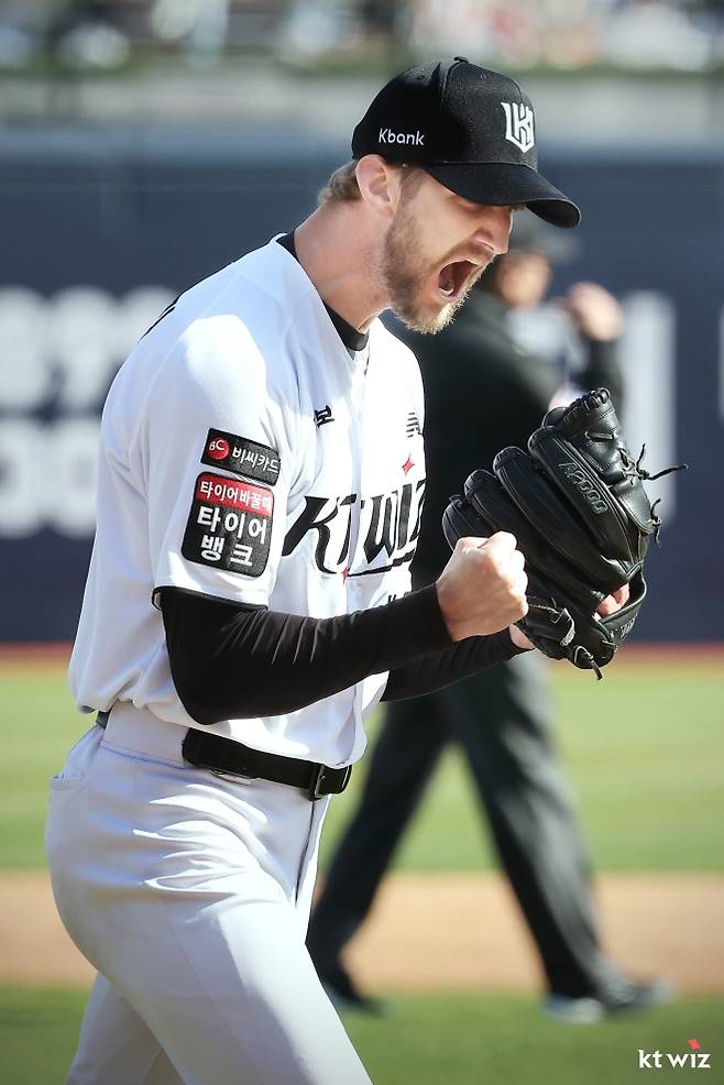 kt 위즈 외국인 투수 케일럽 보쉴리가 지난 5일 경기 수원 케이티 위즈 파크에서 열린 2026 프로야구 삼성 라이온즈와의 경기에서 포효하고 있다. kt 위즈 제공