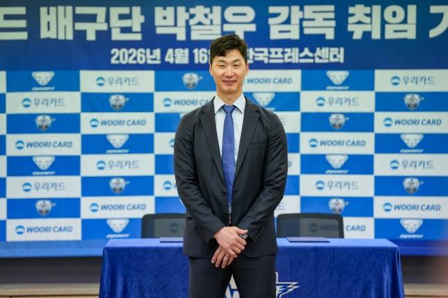 박철우 우리카드 감독이 16일 서울 프레스센터에서 열린 감독 취임식에서 인터뷰를 하고 있다. /사진=우리카드 배구단 제공