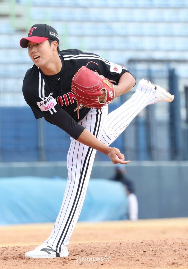 2026 신한 SOL Bank KBO리그 시범경기 NC 다이노스 대 LG 트윈스 경기가 13일 경남 창원시 마산야구장에서 열렸다.  LG 박시원이 역투하고 있다. /사진=김진경 대기자