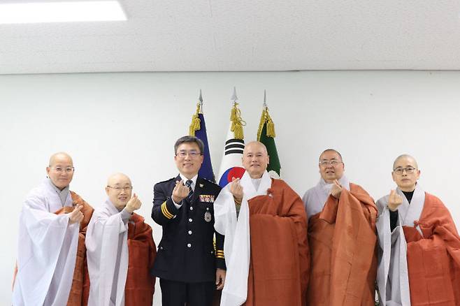 서산경찰서는 4월 20일 경찰서에서 불기 2570년 '부처님 오신 날' 봉축 점등식을 개최했다.(사진=서산경찰서 제공)