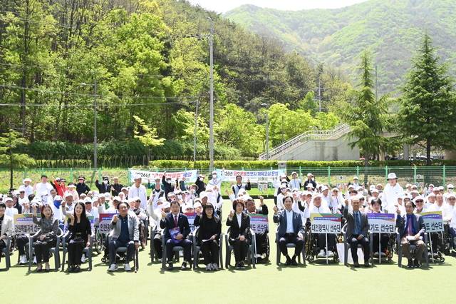 21일 대구 수성구 대구광역시론볼경기장에서 '제3회 대구광역시 전국장애인론볼대회' 개막식이 열리고 있다. 대구광역시장애인체육회 제공