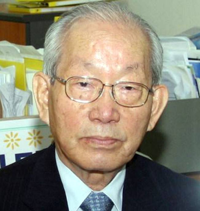 세계 최초 커피-프림 일체형 제품인 ‘커피믹스’ 개발을 주도한 조필제 전 동서식품 부회장.(사진제공=경남함안군)