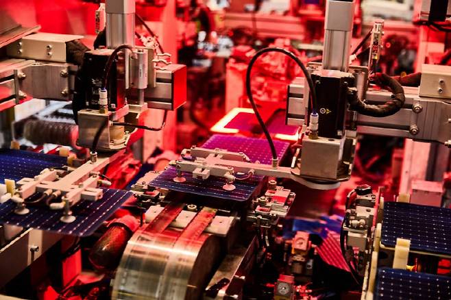 신성이엔지 김제사업장에서 태양광 모듈 생산이 진행되고 있다.(사진=신성이엔지)