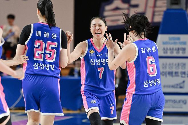 용인 삼성생명의 강유림(가운데). (WKBL 제공)