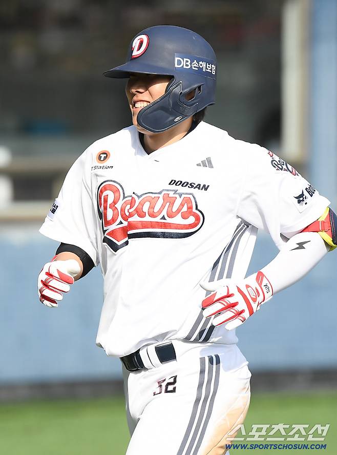 19일 서울 잠실구장에서 열린 KIA-두산전. 7회말 무사 박준순이 솔로포를 친 후 환영받고 있다. 잠실=정재근 기자 cjg@sportschosun.com/2026.4.19/