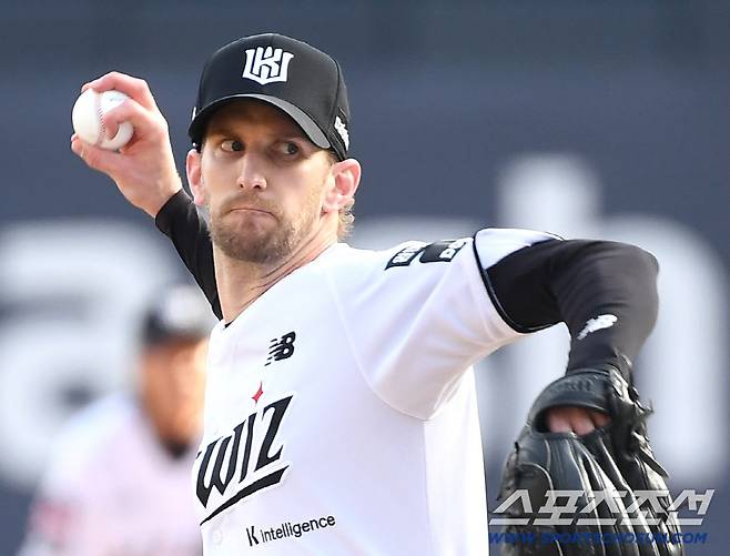 18일 수원 케이티위즈파크에서 열린 KT와 키움의 경기. 선발 투구하고 있는 KT 보쉴리. 수원=송정헌 기자songs@sportschosun.com/2026.04.18/