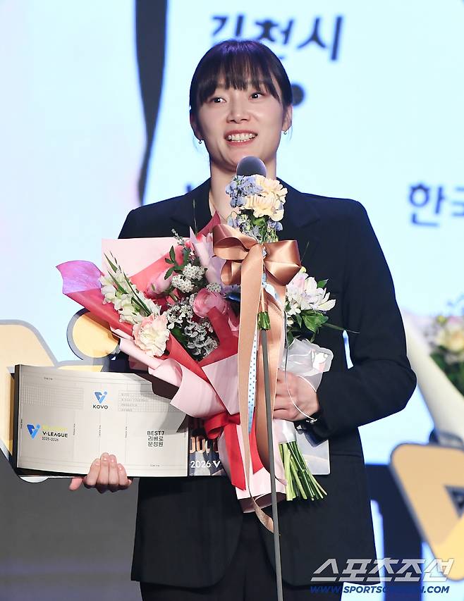 진에어 2025-2026 V리그 시상식이 13일 오후 서울 광진구 비스타워커힐서울에서 열렸다. 베스트7에 선정된 문정원이 수상 소감을 말하고 있다. 정재근 기자 cjg@sportschosun.com/2026.4.13/