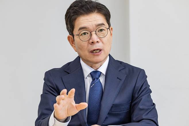 더불어 민주당의 정원오 서울시장 후보가 19일 서울 중구의 사무실에 가진 인터뷰에서 자신의 생각을 밝히고 있다. /이태경기자