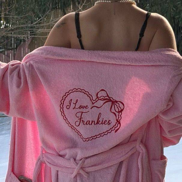 프랭키스비키니 이미지 컷. 인스타그램 @frankiesbikinis