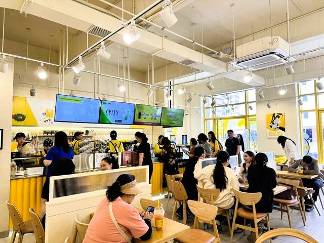 몽골 울란바토르에 있는 메가MGC커피 매장이 고객들로 붐비고 있다. [메가MGC커피 제공]