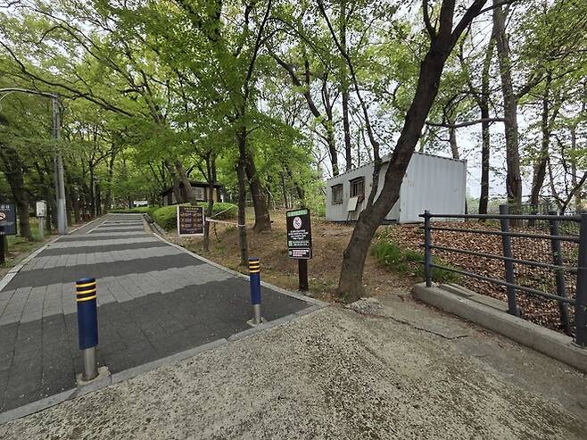 신갈공원 입구 옆 근린생활시설 개발 사업지.