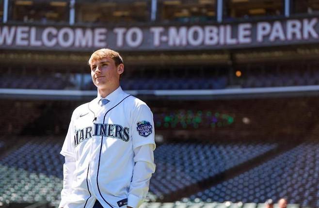 시애틀과 8년 계약에 합의한 유망주 콜트 에머슨. 개인 SNS 캡처