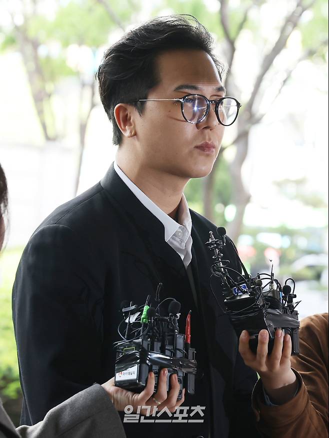 사회복무요원 근무 중 ‘부실 복무’ 혐의로 재판에 넘겨진 그룹 위너 멤버 송민호의 첫 공판이 21일 서울 마포구 서울서부지방법원에서 열렸다. 서병수 기자 qudtn@edaily.co.kr /2026.04.21/