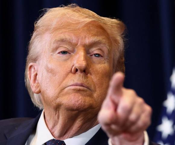 도널드 트럼프 미국 대통령이 플로리다주 마이애미의 '트럼프 내셔널 도랄 리조트'에서 기자회견을 하고 있다. [사진=로이터/연합뉴스]