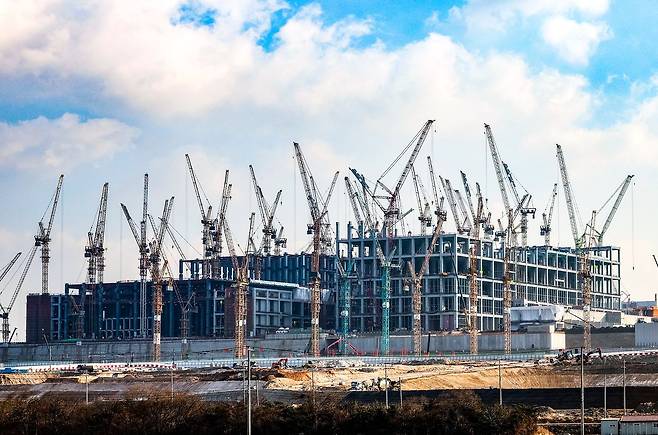 경기도 용인시에 조성 중인 SK하이닉스 반도체 일반 산업단지. 1기 팹은 내년 2월 가동을 앞두고 있다. 우상조 기자