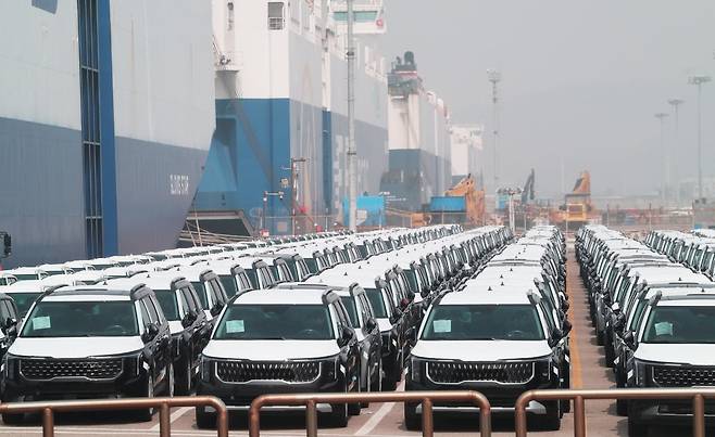 수출 대기 중인 자동차./사진=연합뉴스