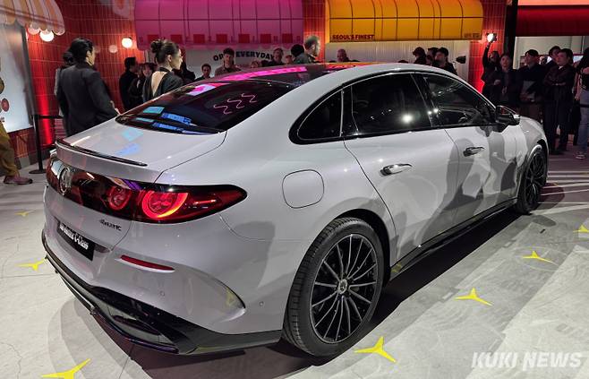 디 올-뉴 일렉트릭 C-클래스 후면부. 김수지 기자&nbsp;