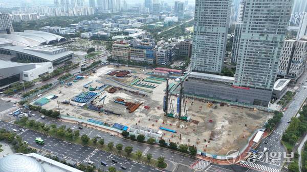 인천 송도국제도시 롯데몰 공사 현장. 경기일보DB