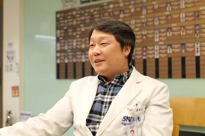 조원상 서울대병원 신경외과 교수는 환자들 사이에서 ‘다정한 선생님’으로 통한다. 숙련된 외과의도 엄두를 내기 힘든 뇌혈관 수술을 집도하는 그는 환자들에게 ‘마지막 희망’이나 마찬가지다. <심희진 기자>