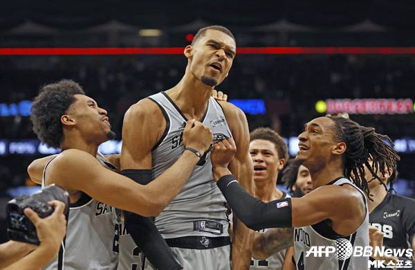 빅터 웸밴야마가 올해의 수비 선수에 선정됐다. 사진=ⓒAFPBBNews = News1