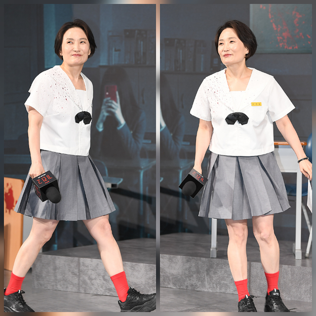 47세 아들 한 명을 둔 엄마라는 사실이 무색할 만큼, 교복 콘셉트 스타일링이 강한 반전을 만들었다.사진=천정환 기자