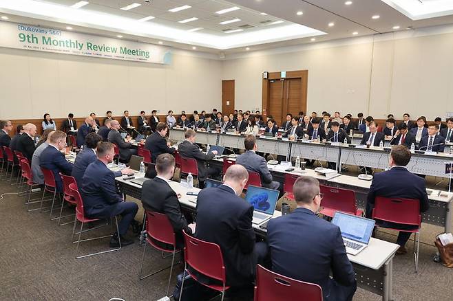 [세종=뉴시스]체코 원전사업자(EDU II)와 체코 산업통상부 핵심 인사 40여명이 한수원과 회의를 시행하고 있다.(사진=한국수력원자력 제공) *재판매 및 DB 금지