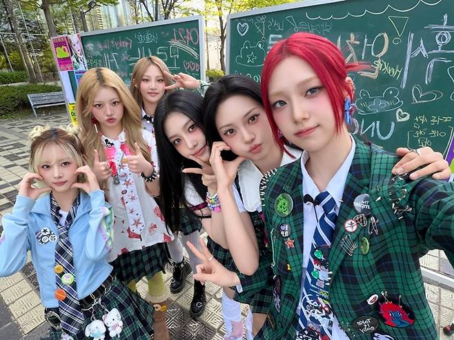 언차일드는 21일 저녁 6시 데뷔 싱글 '위 아 언차일드'를 발매한다. 하이업엔터테인먼트 제공