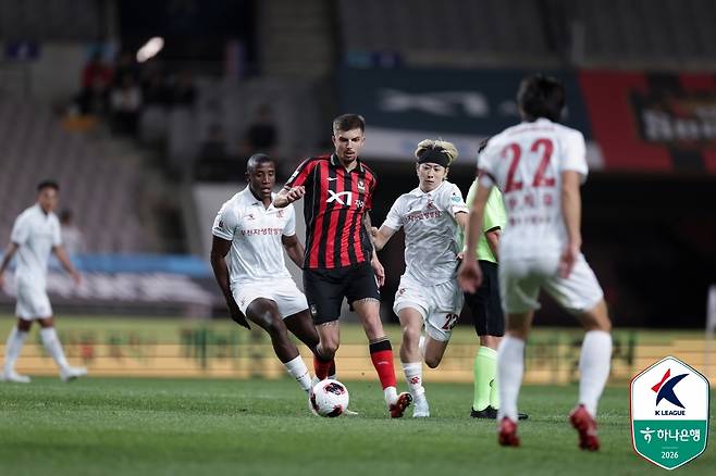 바베츠(가운데).  /사진=한국프로축구연맹 제공