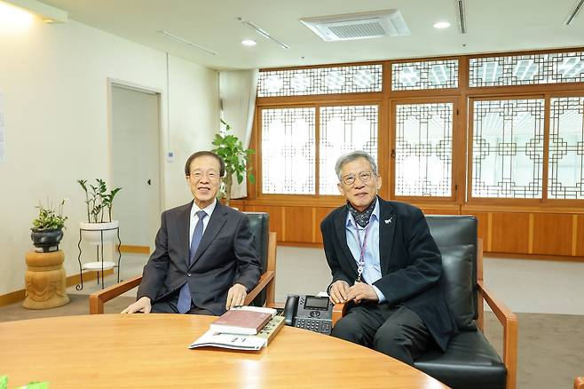 이석연(왼쪽) 국민통합위원장과 유홍준 국립중앙박물관장. [국민통합위 제공. 재판매 및 DB 금지]