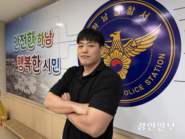 지난 17일 하남경찰서에서 만난 이종구 순경. 이 순경은 본업인 경찰 업무에 우선순위를 두되, 남은 시간을 MMA 훈련에 매진하겠다는 계획을 밝혔다. 2026.4.17 /조수현기자 joeloach@kyeongin.com
